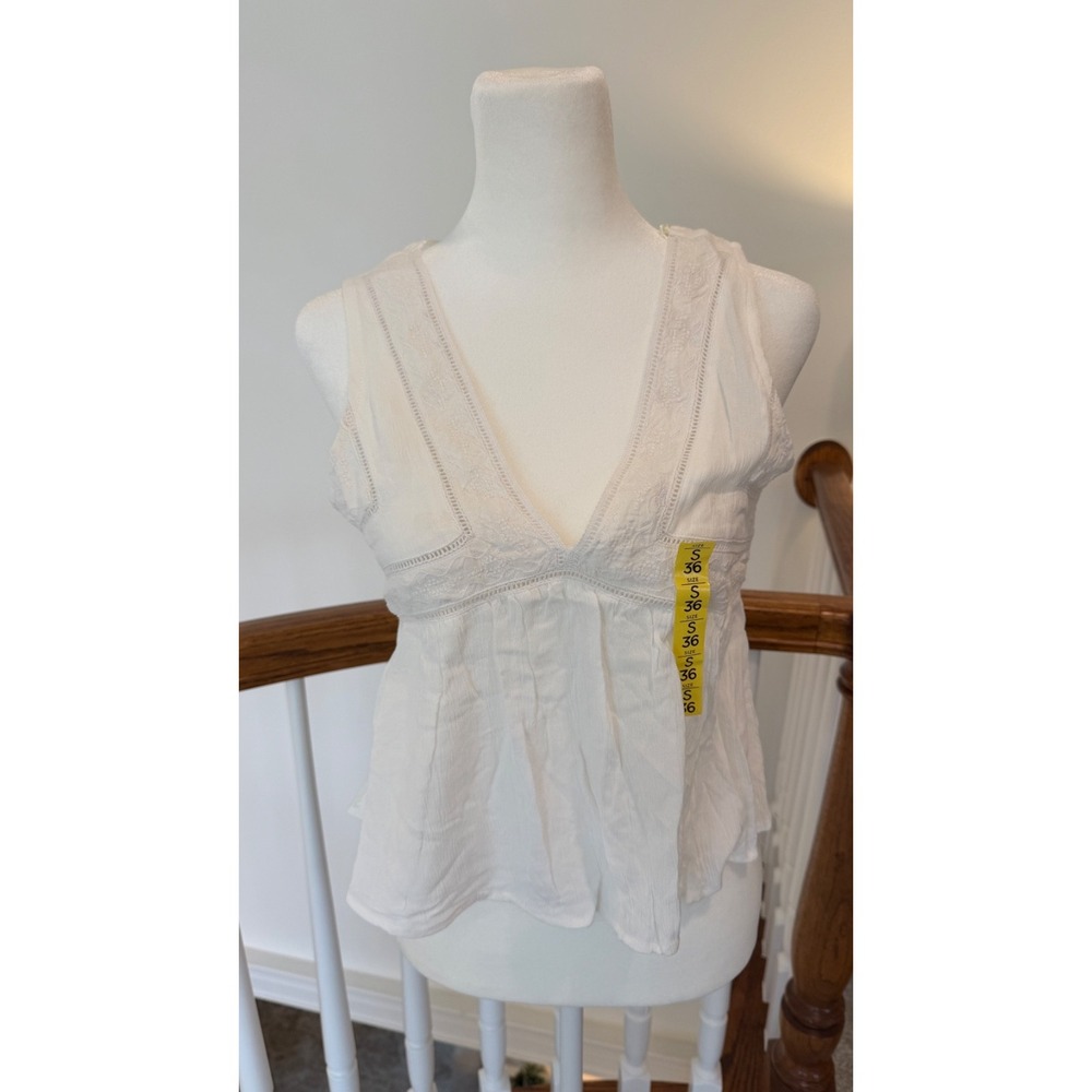 Melrose Place Womens Cropped Eyelet Top White Sleeveless V-Neck Size S